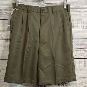 HAGGAR Men’s Performance Wear Pleated Golf Shorts Size 32